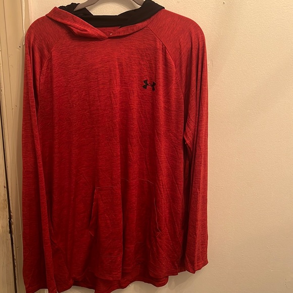 Under Armour Tops - 🌸🌸 MUST GO under armour sweatshirt!